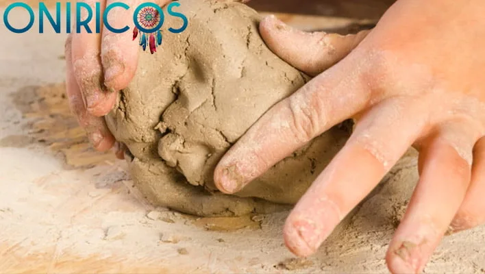 Soñar con barro o lodo