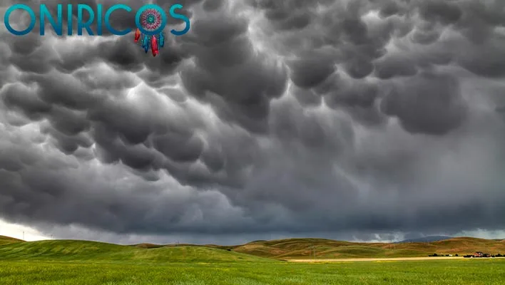 meaning of dreaming about gray clouds