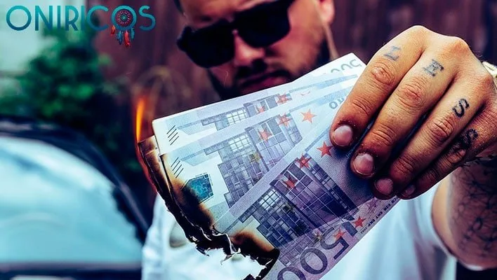significado de soñar con quemar dinero