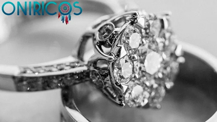 śnić o pierścionkach z drogocennymi kamieniami