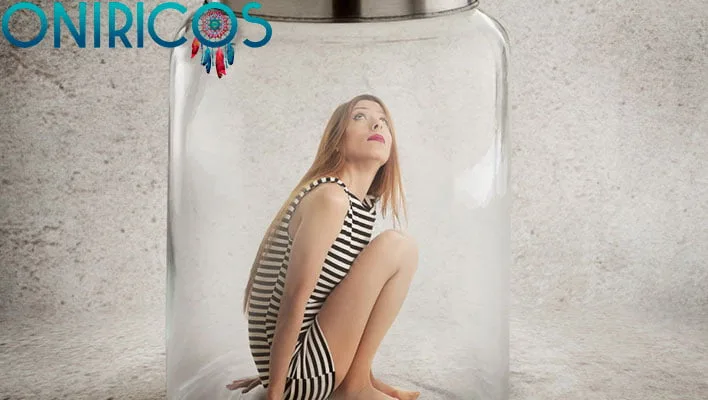 dreaming about being trapped - oneiromancy