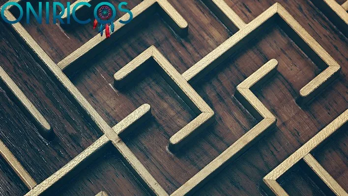 dreaming about labyrinths - oneiromancy