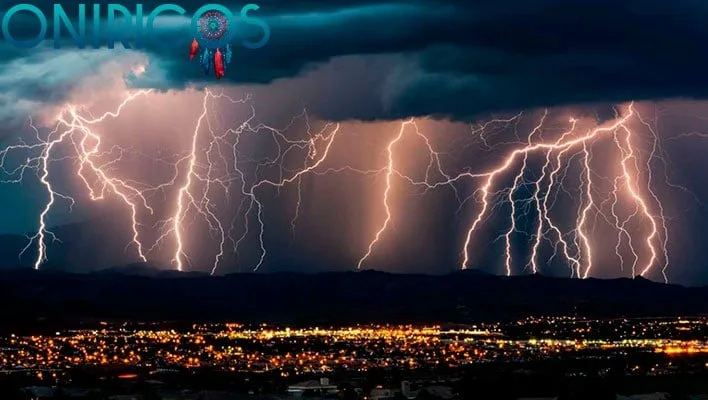 dreaming about thunderbolts and lightning - oneiromancy