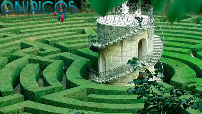 dreaming about a labyrinth - oneiromancy