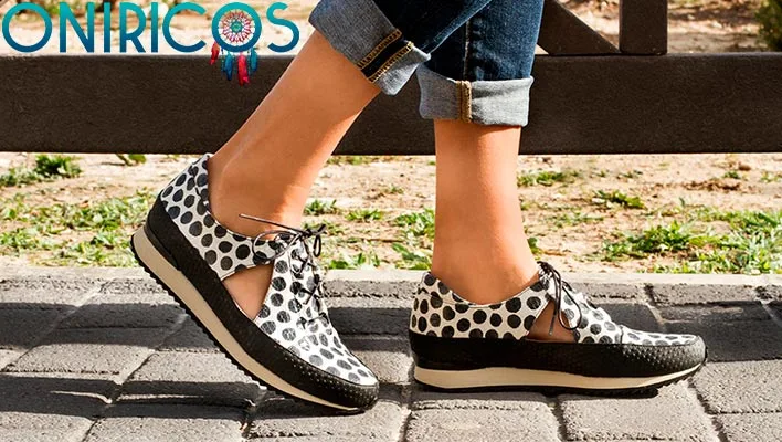 dreaming about flat shoes - oneiromancy