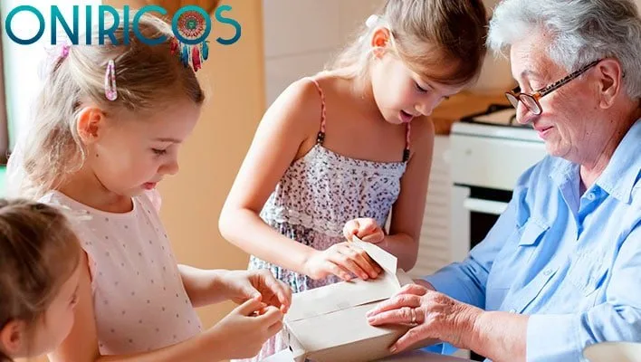 śnić że babcia daje ci prezent - oniromancja
