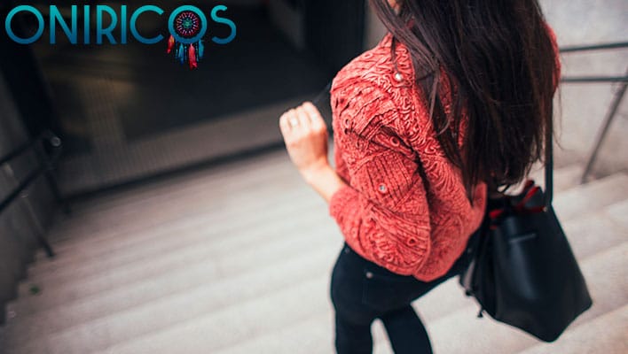 SOÑAR con ESCALERAS | SUBIR y BAJAR ESCALONES ✨ ¿Qué Significa? ¿Qué quiere decir? 2 soñar con bajar escaleras - oniromancia